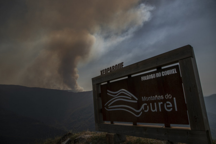 Los medios de extinción inician labores para "rematar" incendio de O Courel