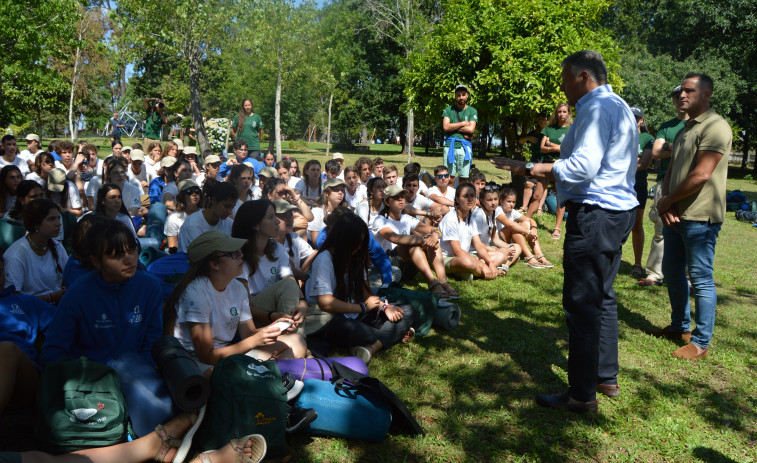 Sanxenxo recibe a los 156 jóvenes que participan en la Ruta Quetzal