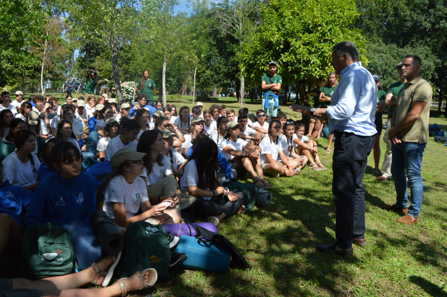 Sanxenxo recibe a los 156 jóvenes que participan en la Ruta Quetzal