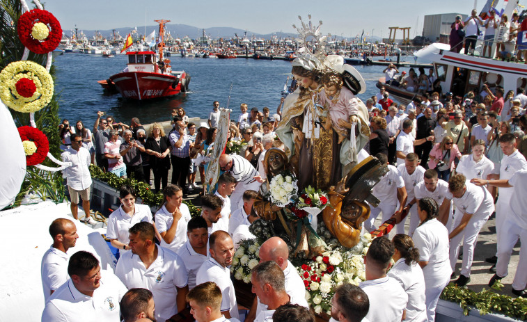 A Illa arropa en masa el regreso de su procesión más esperada y querida