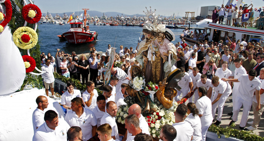 A Illa arropa en masa el regreso de su procesión más esperada y querida