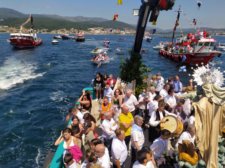 A parroquia boirense de Lampón recuperou a procesión marítima na honra da Virxe do Carme
