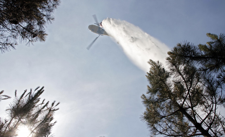 Un incendio forestal calcina dos hectáreas de terreno en la parroquia boirense de Abanqueiro