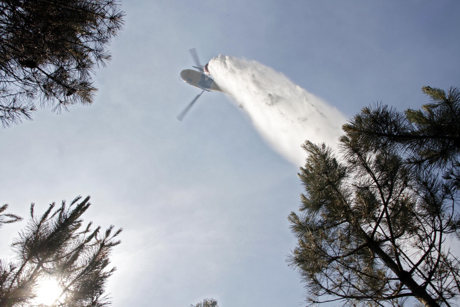 Un incendio forestal calcina dos hectáreas de terreno en la parroquia boirense de Abanqueiro