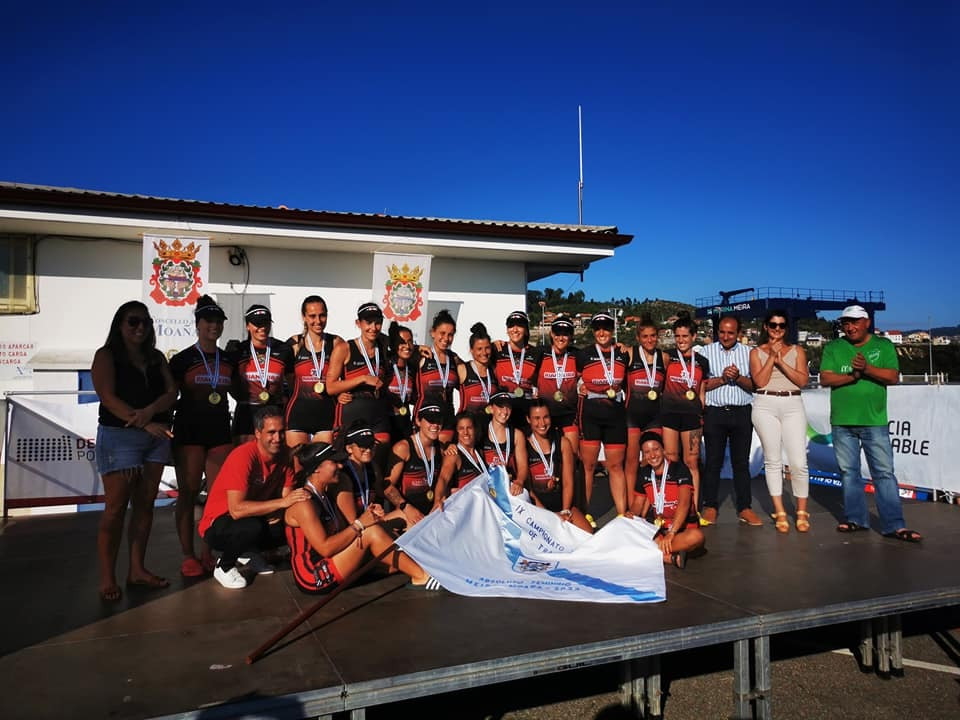 Los remeros del club de Boiro, en la jornada de ayer  cedida2