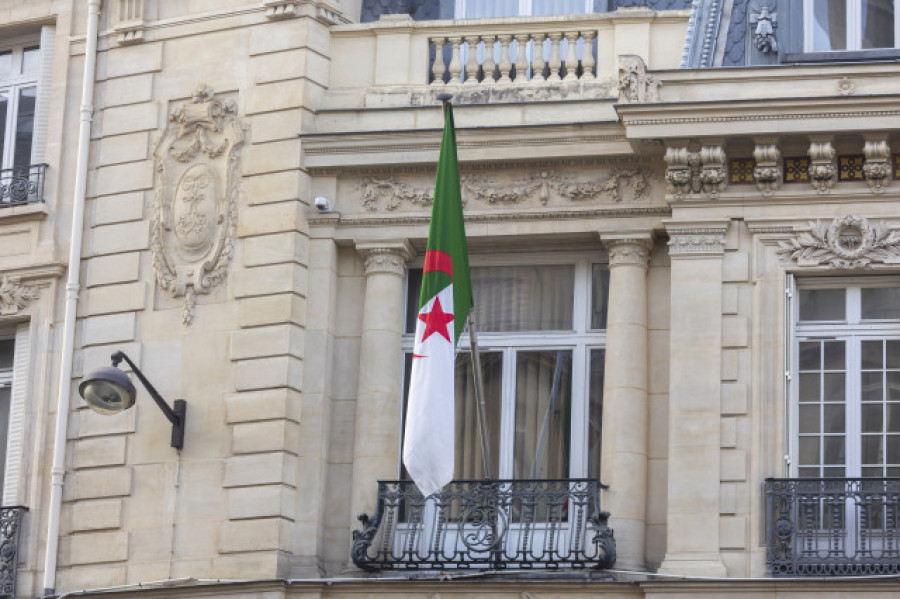 Argel retoma relaciones económicas con España a la espera de un acercamiento