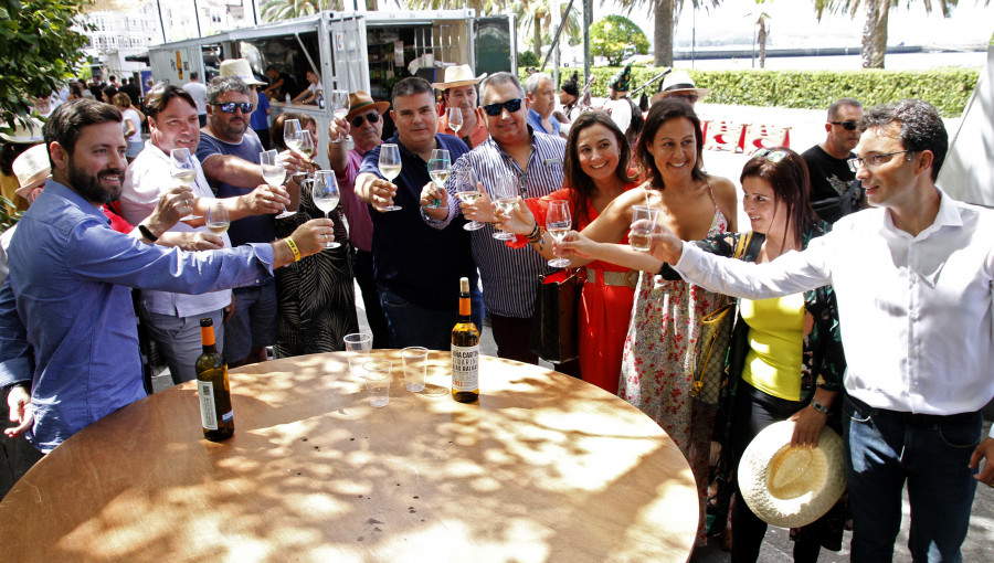 El Albariño de Cambados revive a golpe de brindis y la “morriña” de Pitusa