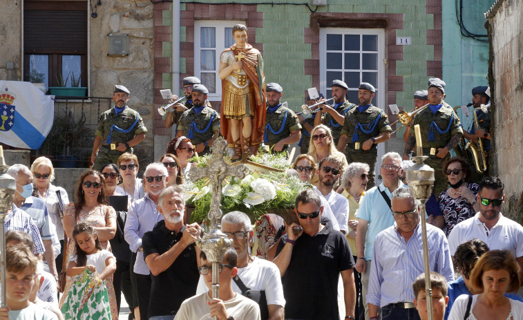 Carril y A Laxe hacen frente al calor con procesiones, música y comida en honor a San Fidel y Santa Marta