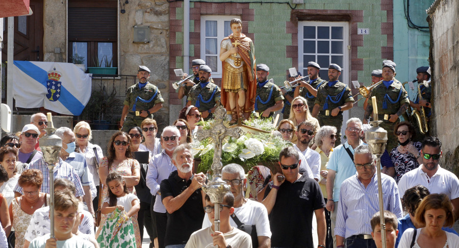 Carril y A Laxe hacen frente al calor con procesiones, música y comida en honor a San Fidel y Santa Marta