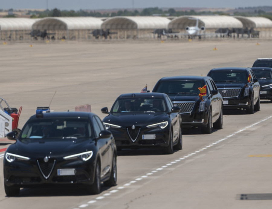 Los coches oficiales parados