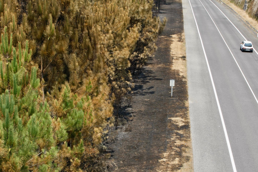 El incendio en Saiar ya se da por controlado y en O Barbanza arrasa con 2.200 hectáreas