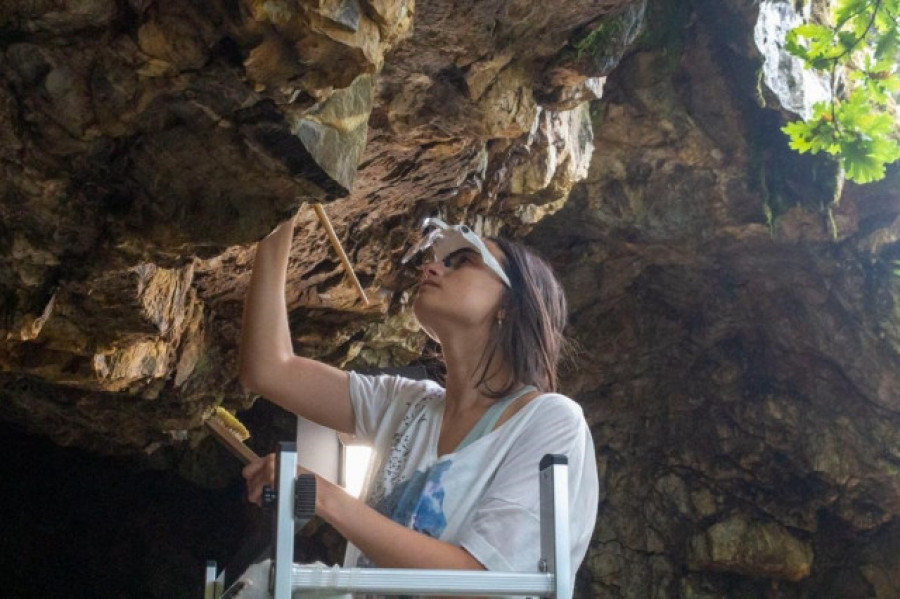 Un equipo multidisciplinar investiga las pinturas prehistóricas de Cova dos Mouros