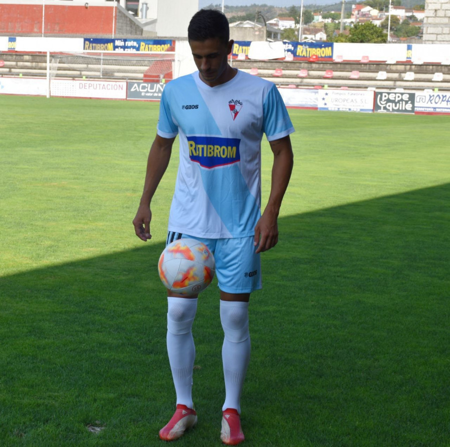 El Arosa presenta sus camisetas para esta temporada 2022/23