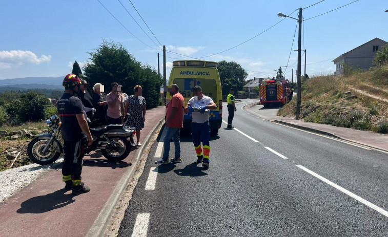 Herido grave en un accidente con su moto en O Sixto