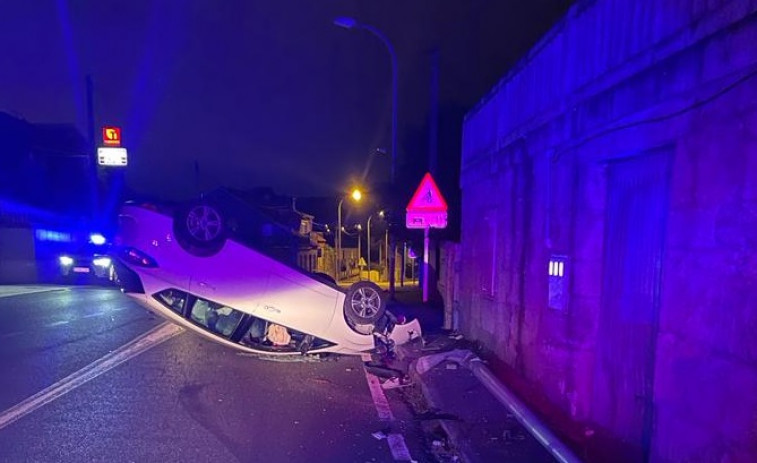 Un herido en un accidente en Sanxenxo que deja sin luz la carretera