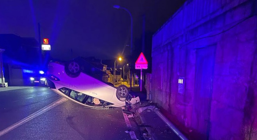 Un herido en un accidente en Sanxenxo que deja sin luz la carretera