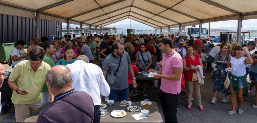 Las fiestas de Portonovo arrancan con una concurrida sardiñada