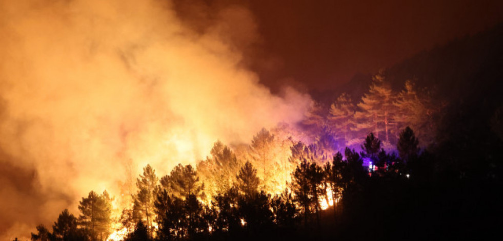 Nueve incendios sin extinguir queman cerca de 3.700 hectáreas en Galicia