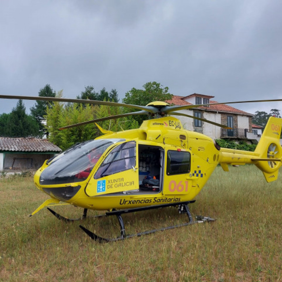 Trasladado en helicóptero al Clínico de Santiago tras sufrir un accidente laboral en Boiro