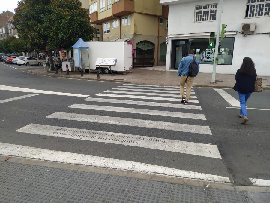 Dos personas sufren heridas en un atropello cuando cruzaban un paso de peatones en el Malecón de Ribeira