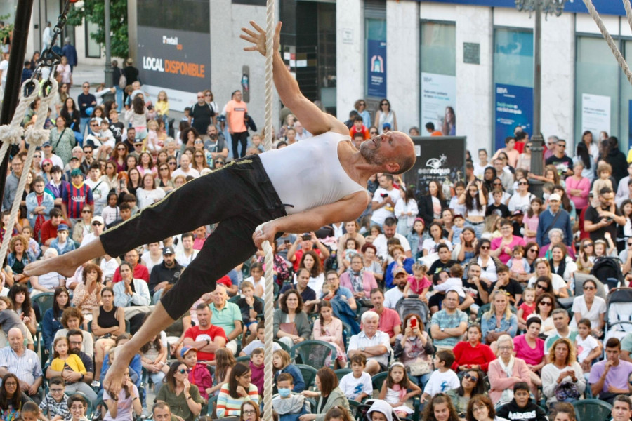 El Festaclown arranca con un lleno absoluto e impone un ritmo frenético a las fiestas