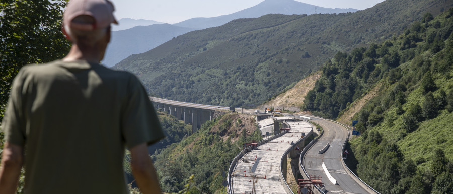 Los transportistas alertan de lo "caótico" que es cruzar Pefrafita desde el desplome del viaducto
