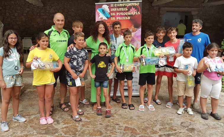 ​Álvaro Costa Gude y Uxía Lamas Márquez ganan el II Campionato Infantil de Fotografía de Peixes en Ribeira