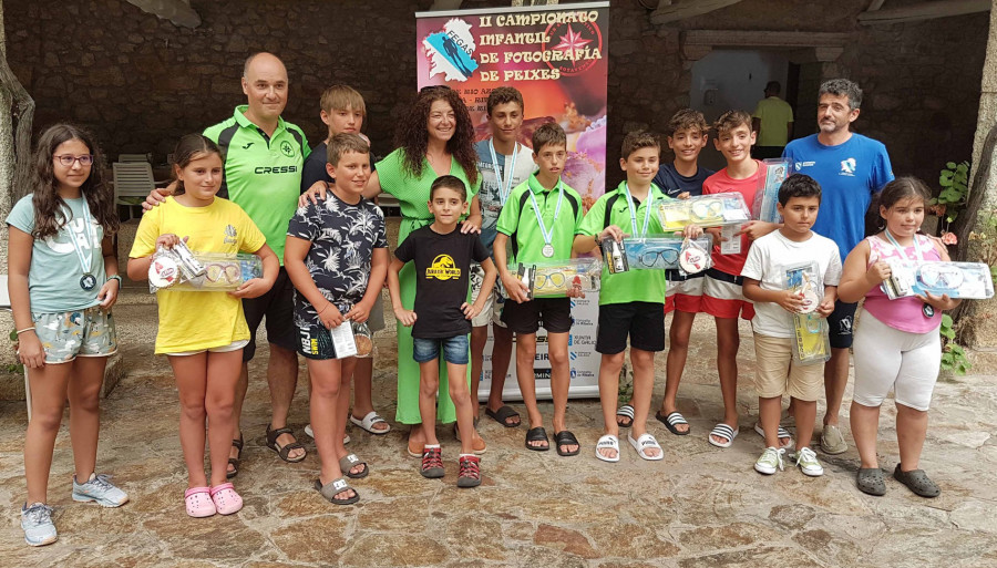 ​Álvaro Costa Gude y Uxía Lamas Márquez ganan el II Campionato Infantil de Fotografía de Peixes en Ribeira