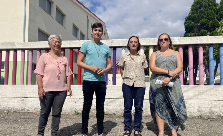 El colegio de Palmeira tendrá un PT y un aula de Primaria menos y el BNG los reclamará en el Parlamento