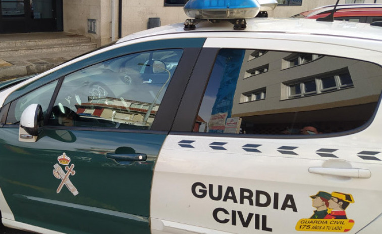 Sorprendido un menor de edad de Rianxo cuando vendía droga en la terraza de un local hostelero de la villa