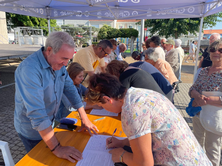 SOS Sanidade recoge en O Grove más de 1.000 firmas en apoyo a la ILP para mejorar la Atención Primaria