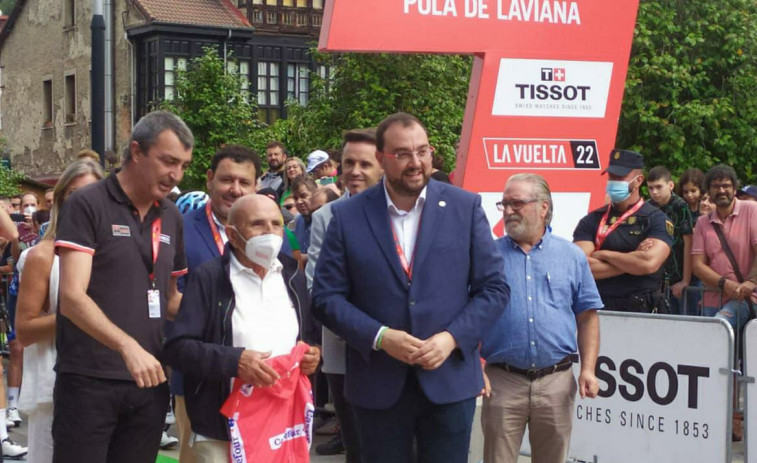 La Vuelta a España homenajea a Avelino Barreiro, el 