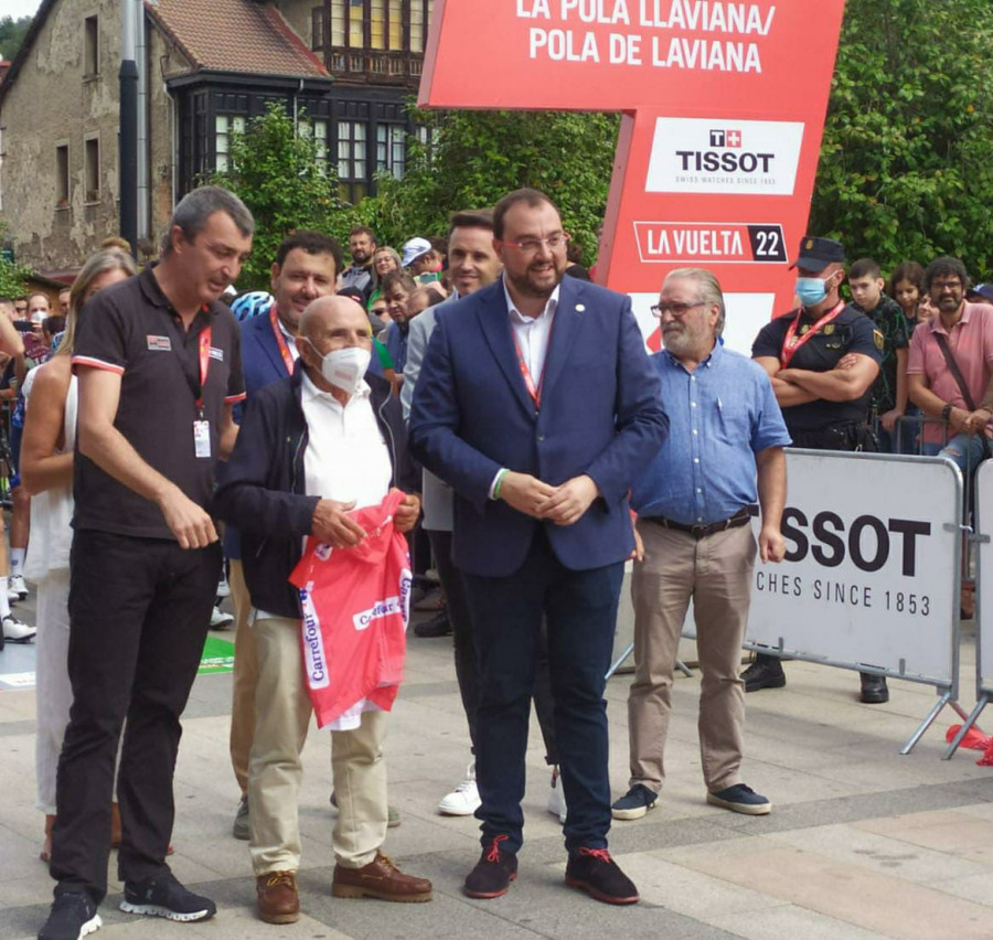 La Vuelta a España homenajea a Avelino Barreiro, el "tigre de Carril"