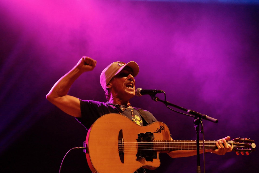 Hasta la bandera para ver a Manu Chao en Cambados y en “A Raíz” en A Illa