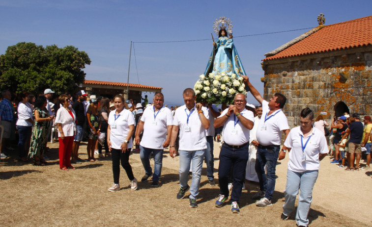 Noalla recupera la romería de A Lanzada con devoción, música y diversión en una jornada inolvidable