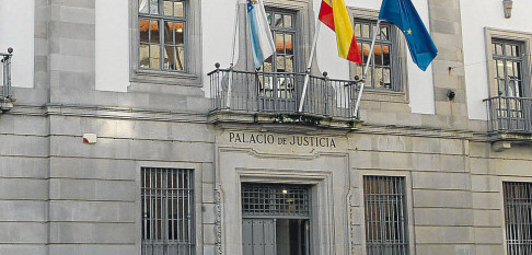 Piden 14 años y medio de cárcel para dos vilagarcianos por llevar cocaína a Asturias para su venta