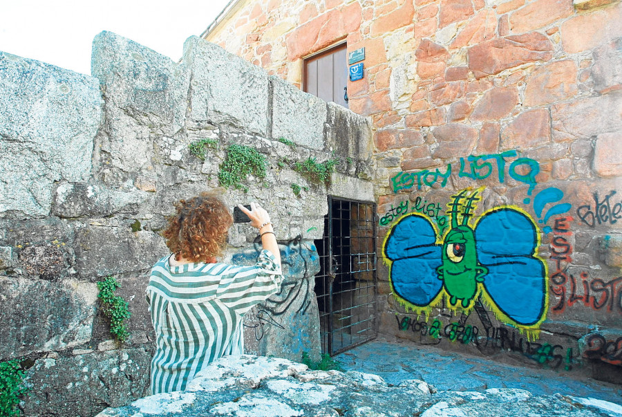 El ataque con graffiti al Muíño da Seca se acerca al año pendiente de Patrimonio para su limpieza