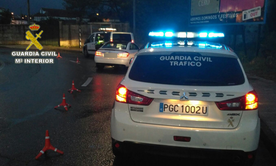 Un conductor cuadruplica la tasa de alcohol permitida en la AP-9 a la altura de Caldas de Reis