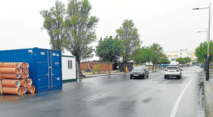 Comienzan en la Rúa Castelao de Aguiño las tareas que supondrán la implantación del sentido único