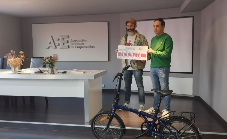 Entregados los vales de compra y bicicletas sorteadas en agosto por la ABE, que en septiembre sorteará depósitos de combustible