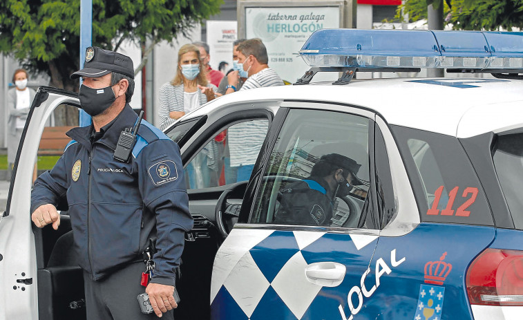 Cacabelos niega que la Policía Local no disponga de uniformes: “É rotundamente mentira”