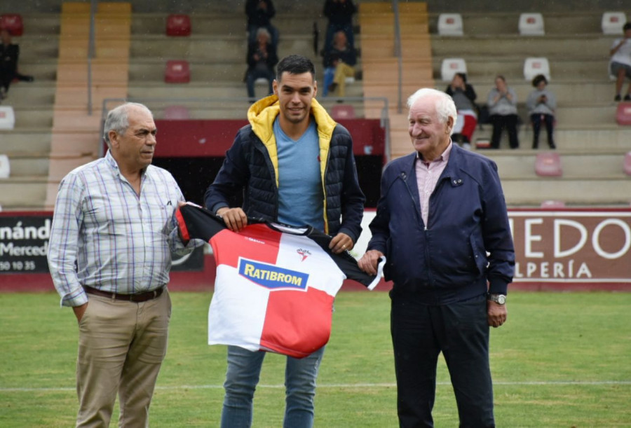 Abel Suárez, un centrocampista de relumbrón para el Arosa