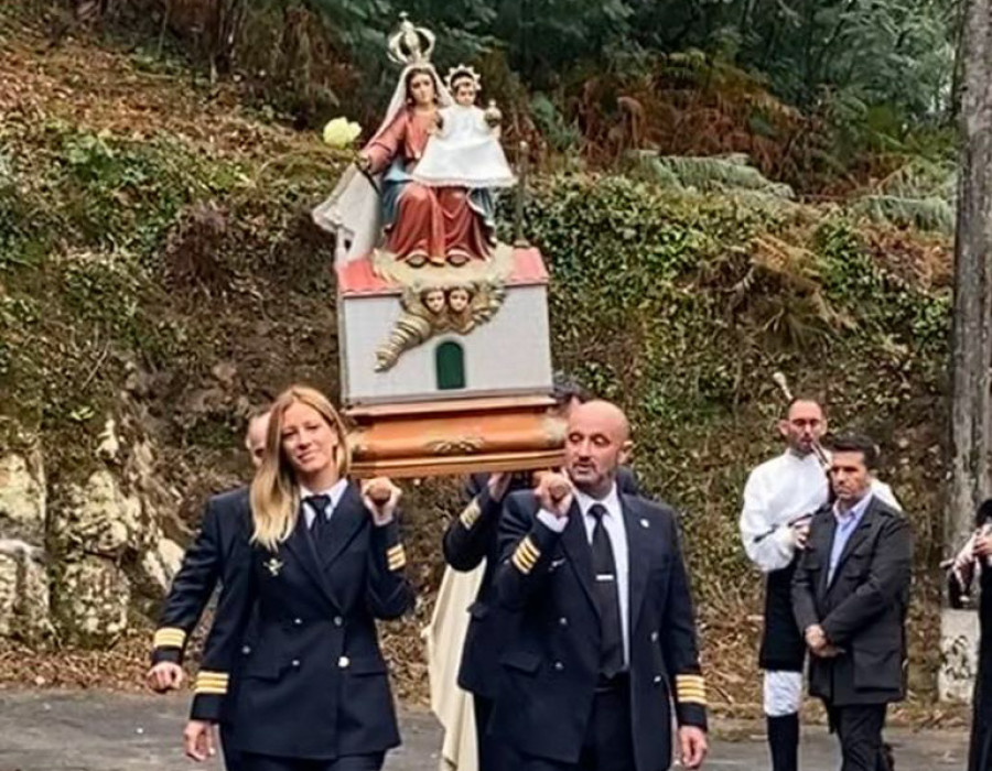 ​Nueve pilotos y tres azafatas de compañías aéreas en España prestigian la fiesta de Loreto en Cespón