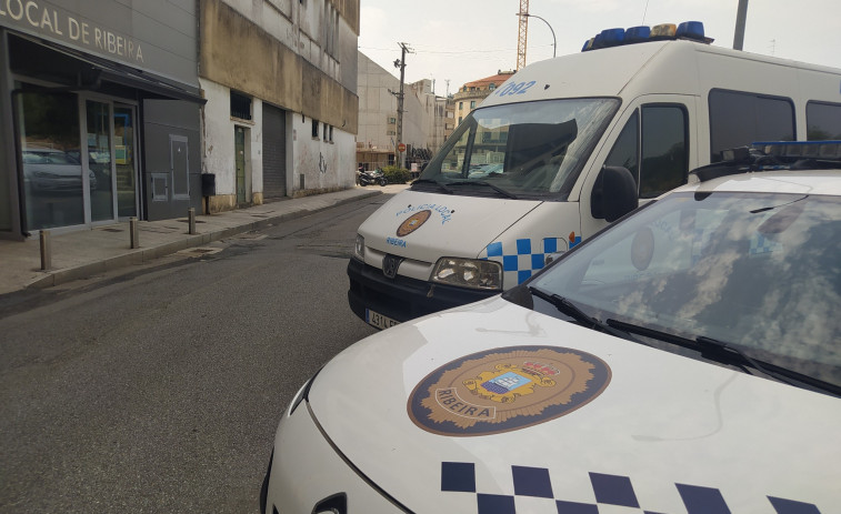 Avisan en Ribeira de un herido en accidente de tráfico, pero se trataba de una víctima de una agresión