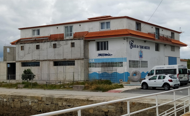 Cacabelos califica de “chapuza” las obras en el club Mecos y espera rescindir el contrato con la empresa