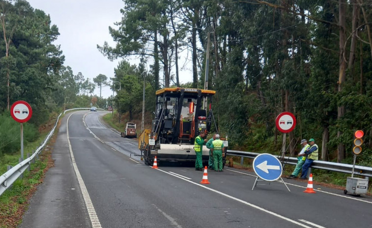 Iniciadas las obras de refuerzo del firme de la carretera AC-550, entre Noia y Ribeira, por 2,6 millones de euros