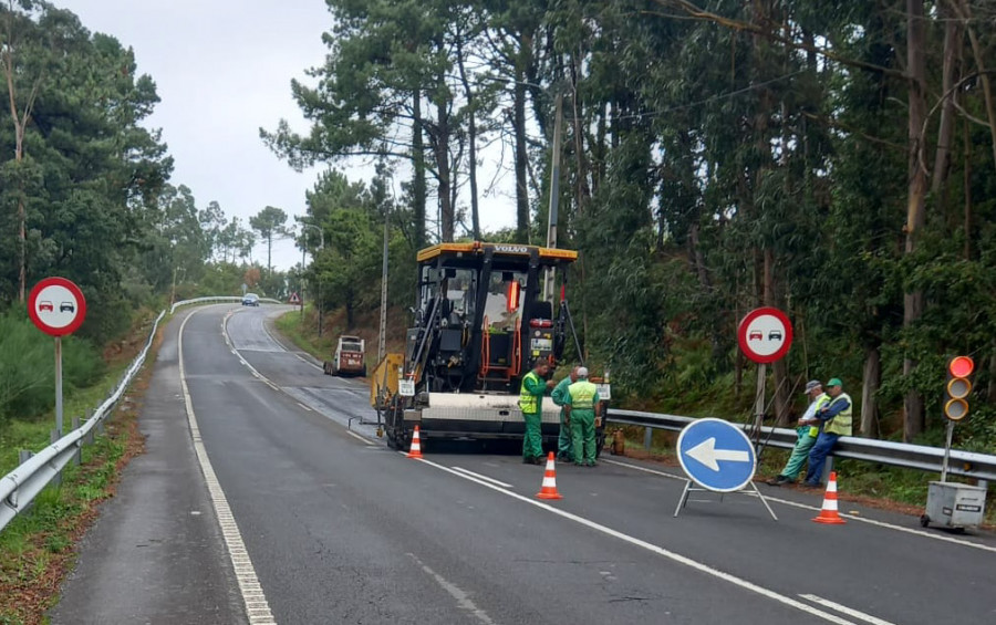 Iniciadas las obras de refuerzo del firme de la carretera AC-550, entre Noia y Ribeira, por 2,6 millones de euros