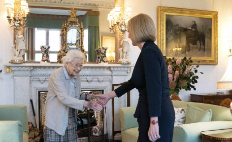 Los médicos de Isabel II, preocupados por su salud