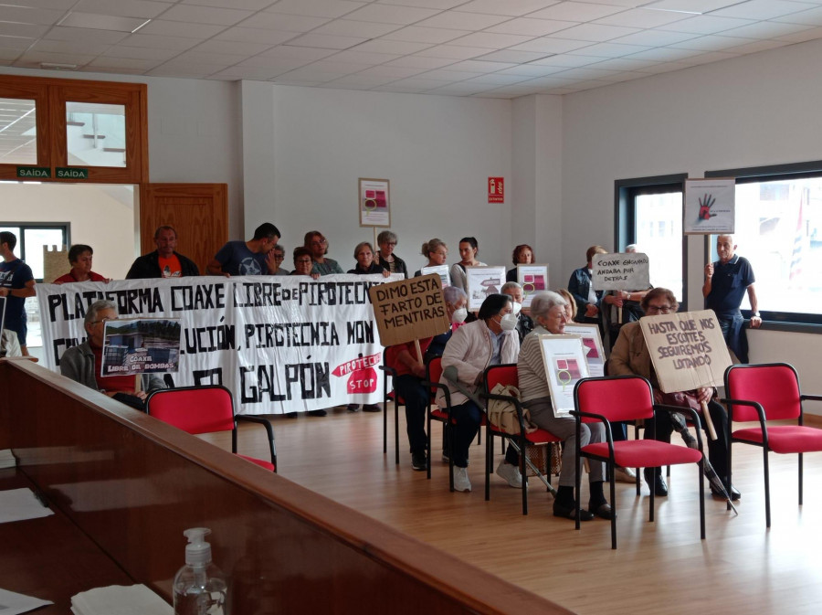 Rechazo unánime, pero polémico, al taller pirotécnico en Catoira