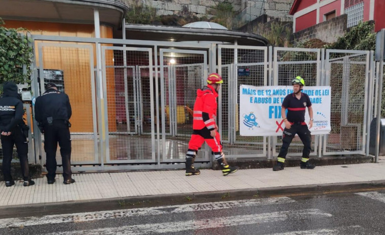La Policía acude a la Galiña Azul de Carril tras bloquear los piquetes los accesos al centro